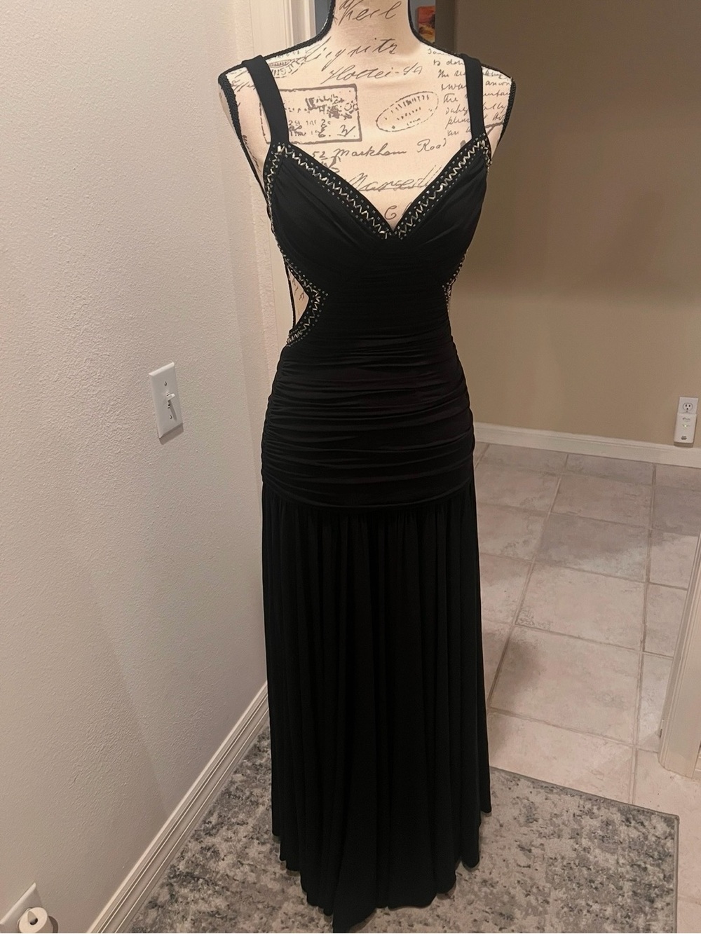 MAXI BLACK DRESS GOWN FROM BCBG MAX AZRIA SIZE S - Picture 5 of 15